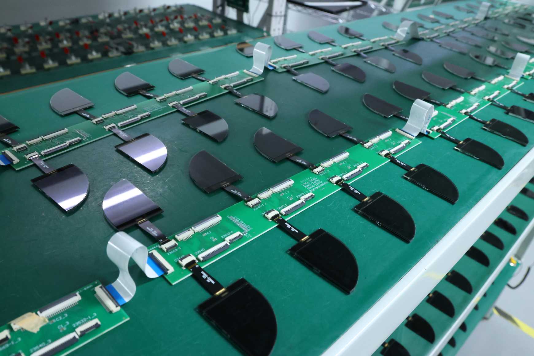 Ekraanitehnoloogiate tööstusharudevaheline integratsioon turgutab saja miljardi dollari turgu, Hiina LCD-tootjad võistlevad kohandamisrada haarates