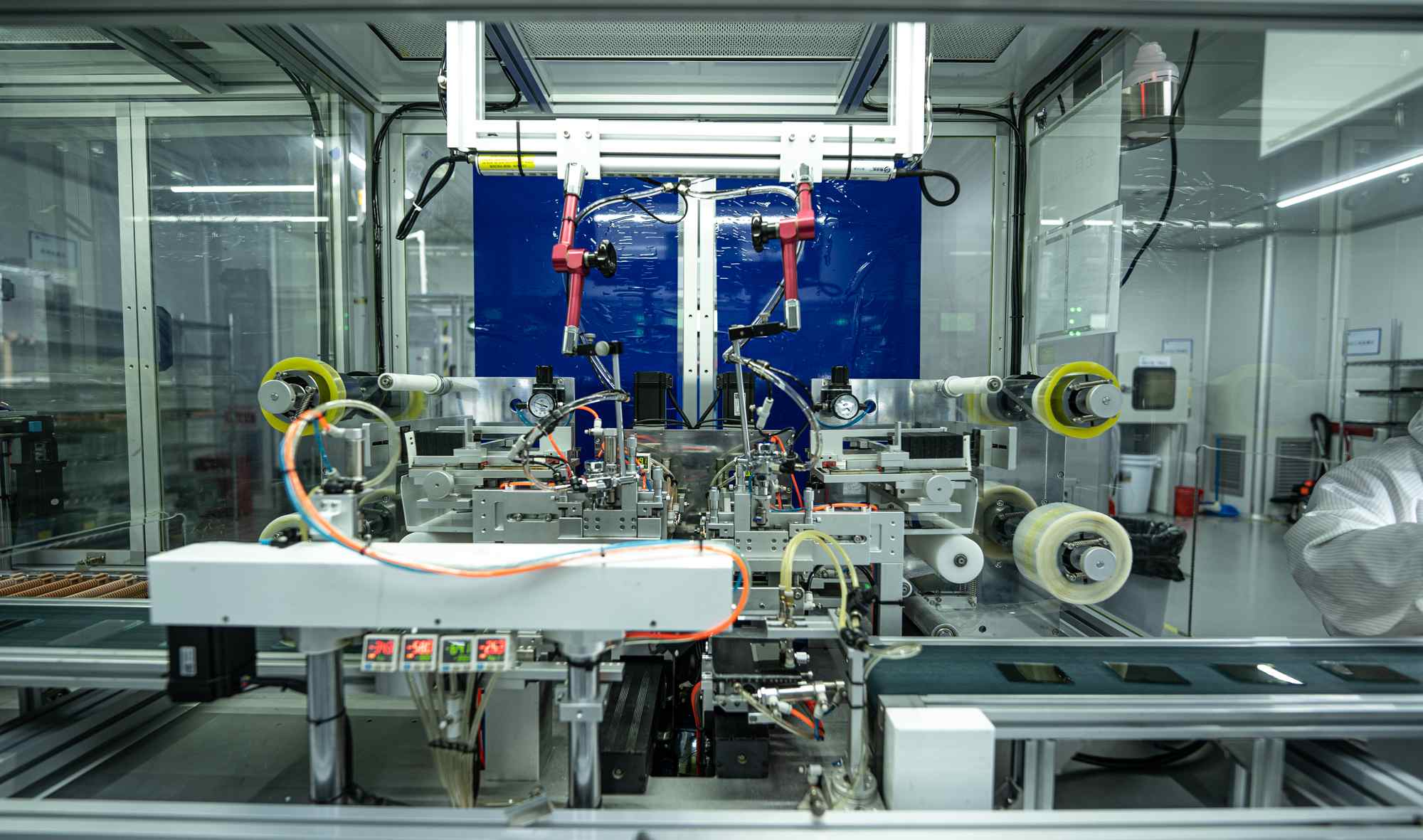 Täpne joondamine ja elementide kokkupanek: PI-katmise ja hõõrumisprotsesside analüüs LCD-tootmises